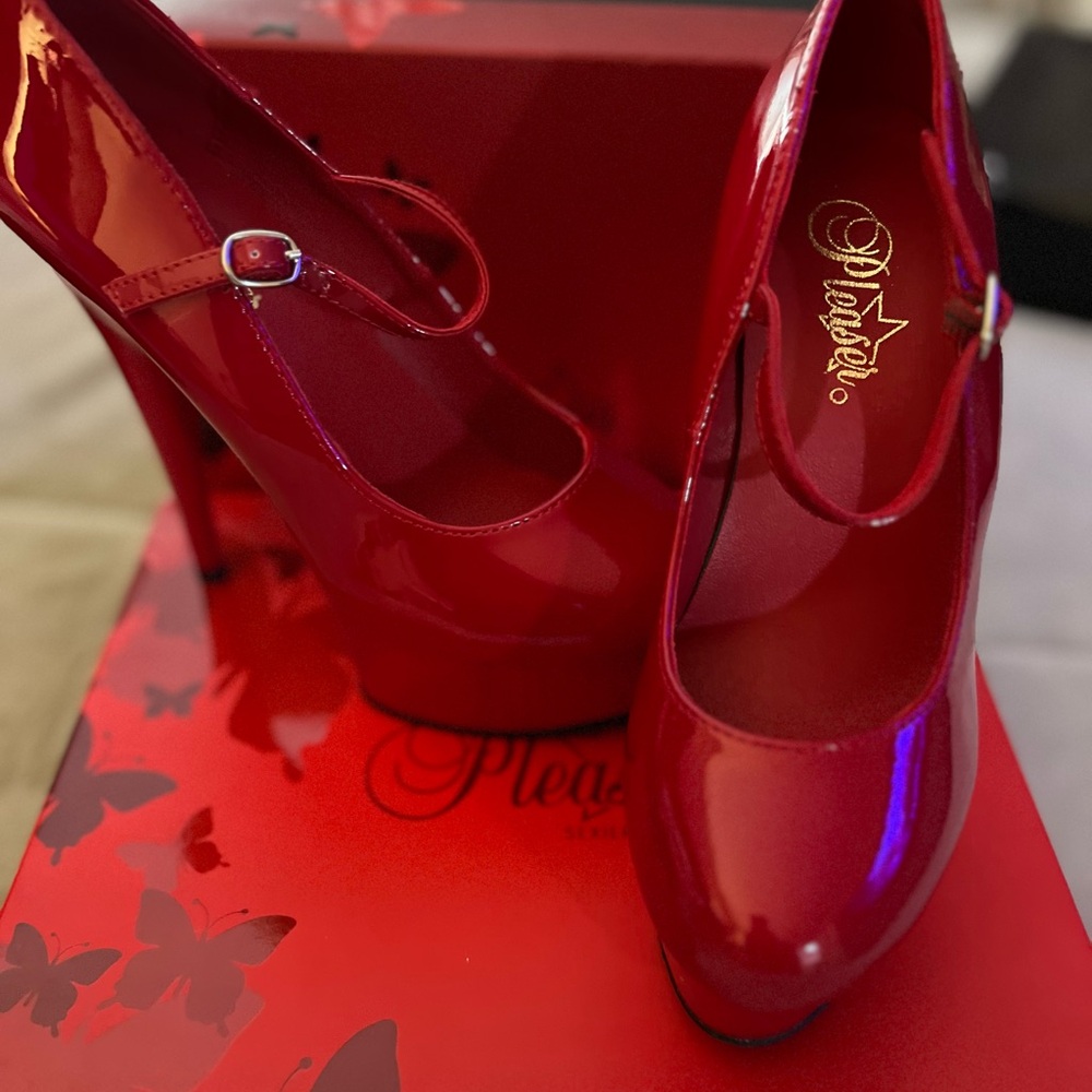 Pleasure stilettos